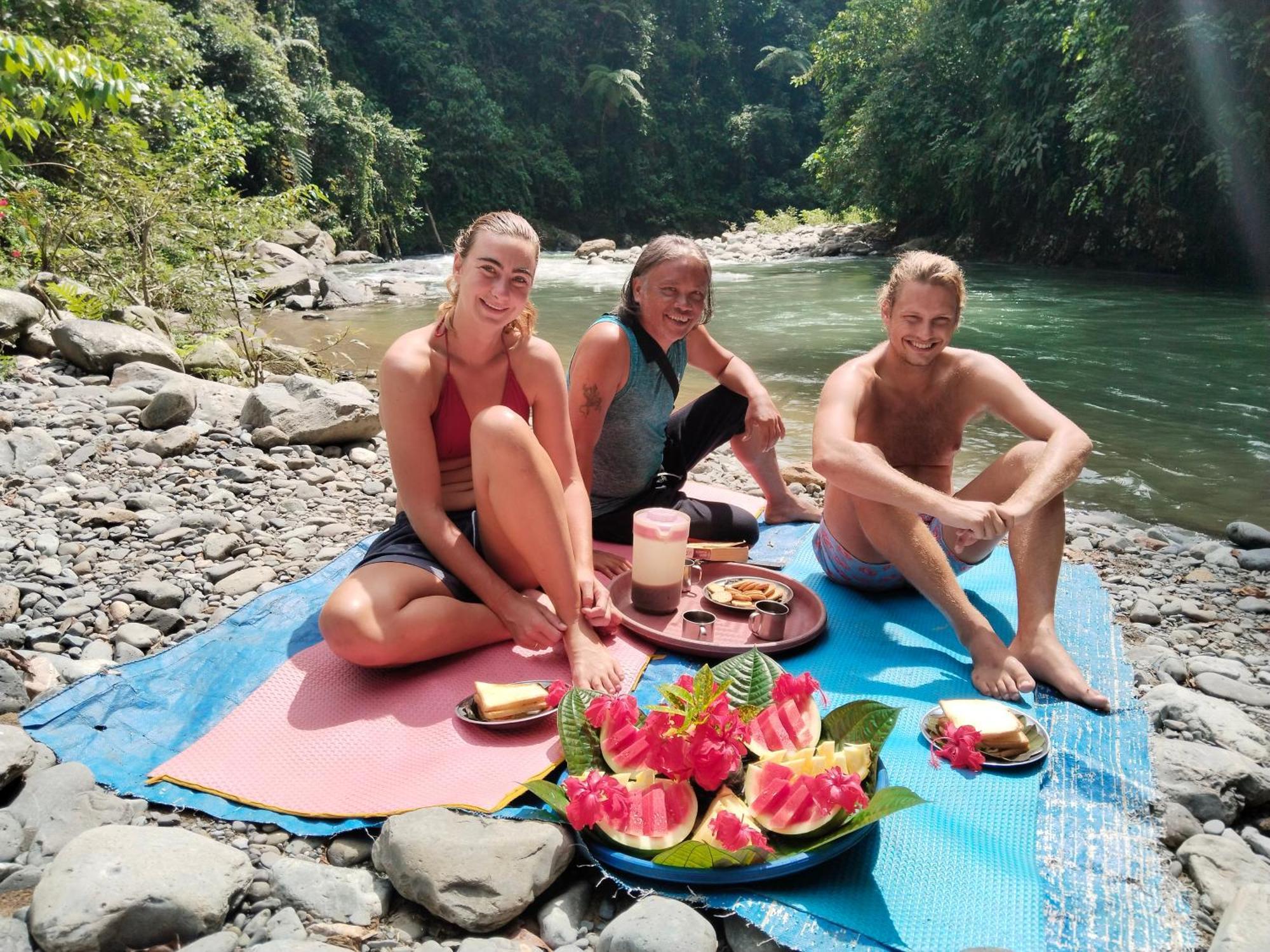 Jhony'S Backpacker-Guest House Only Stay Here Book Treking With Us Bukit Lawang Exterior photo