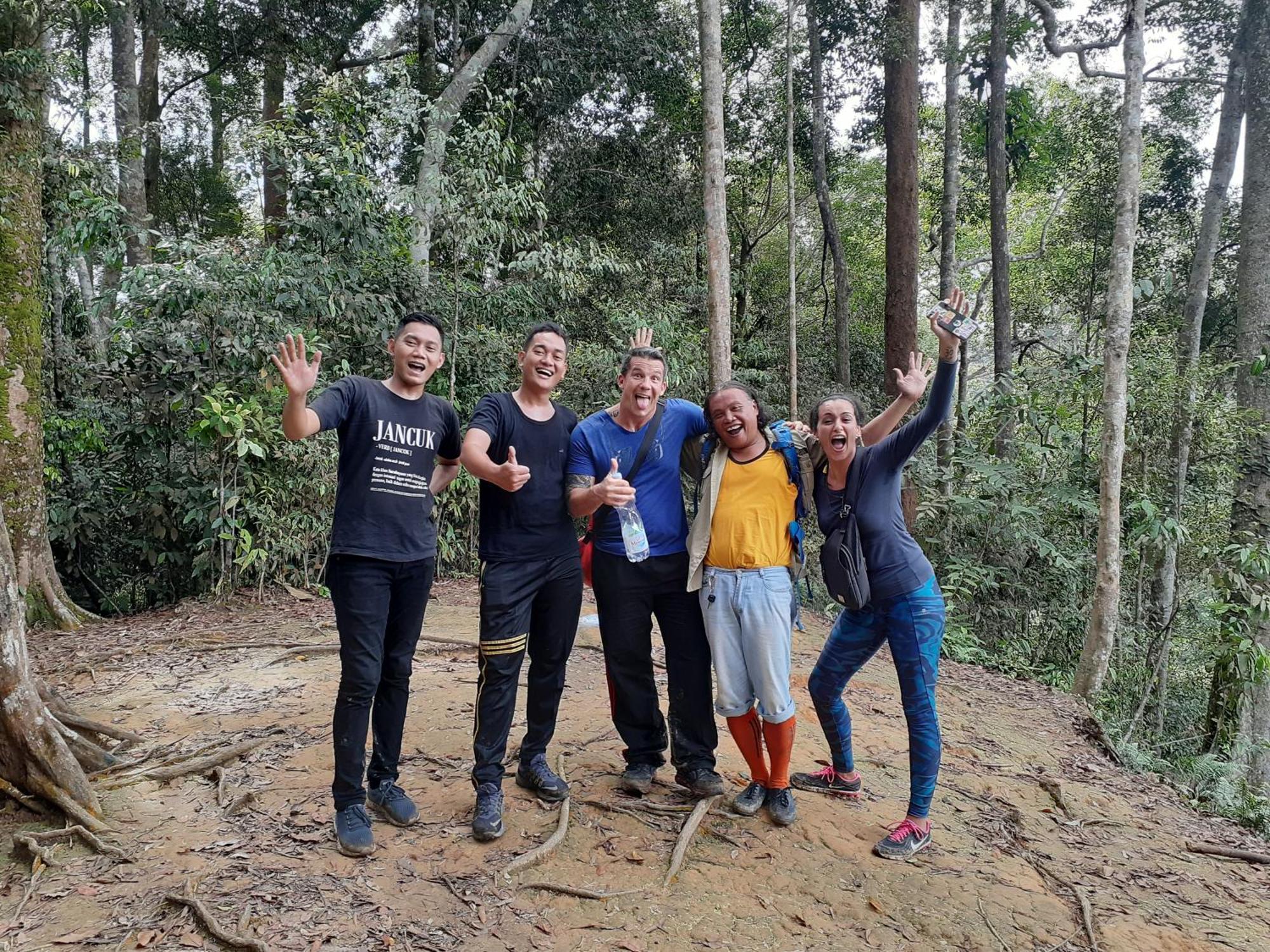 Jhony'S Backpacker-Guest House Only Stay Here Book Treking With Us Bukit Lawang Exterior photo