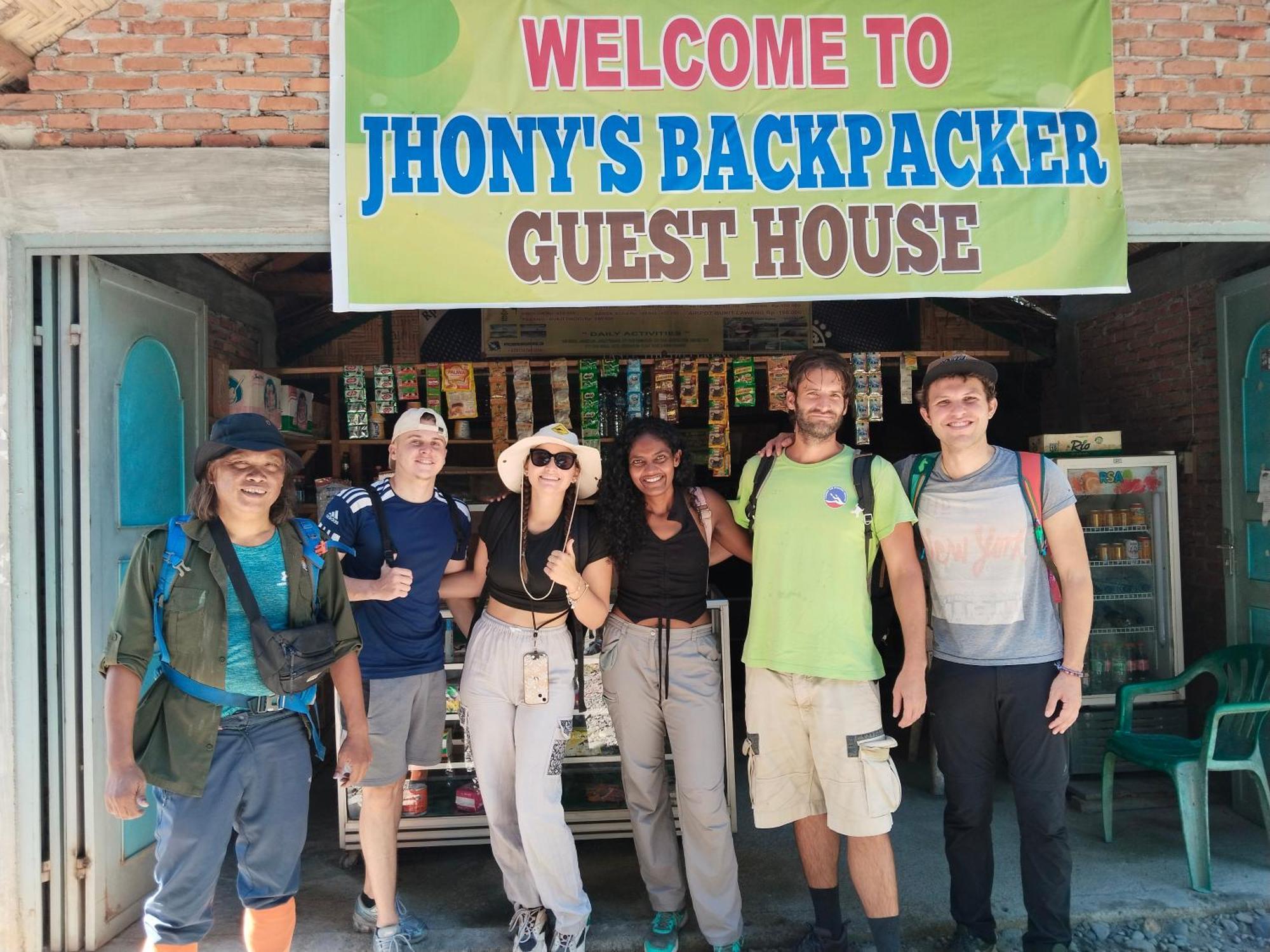 Jhony'S Backpacker-Guest House Only Stay Here Book Treking With Us Bukit Lawang Exterior photo