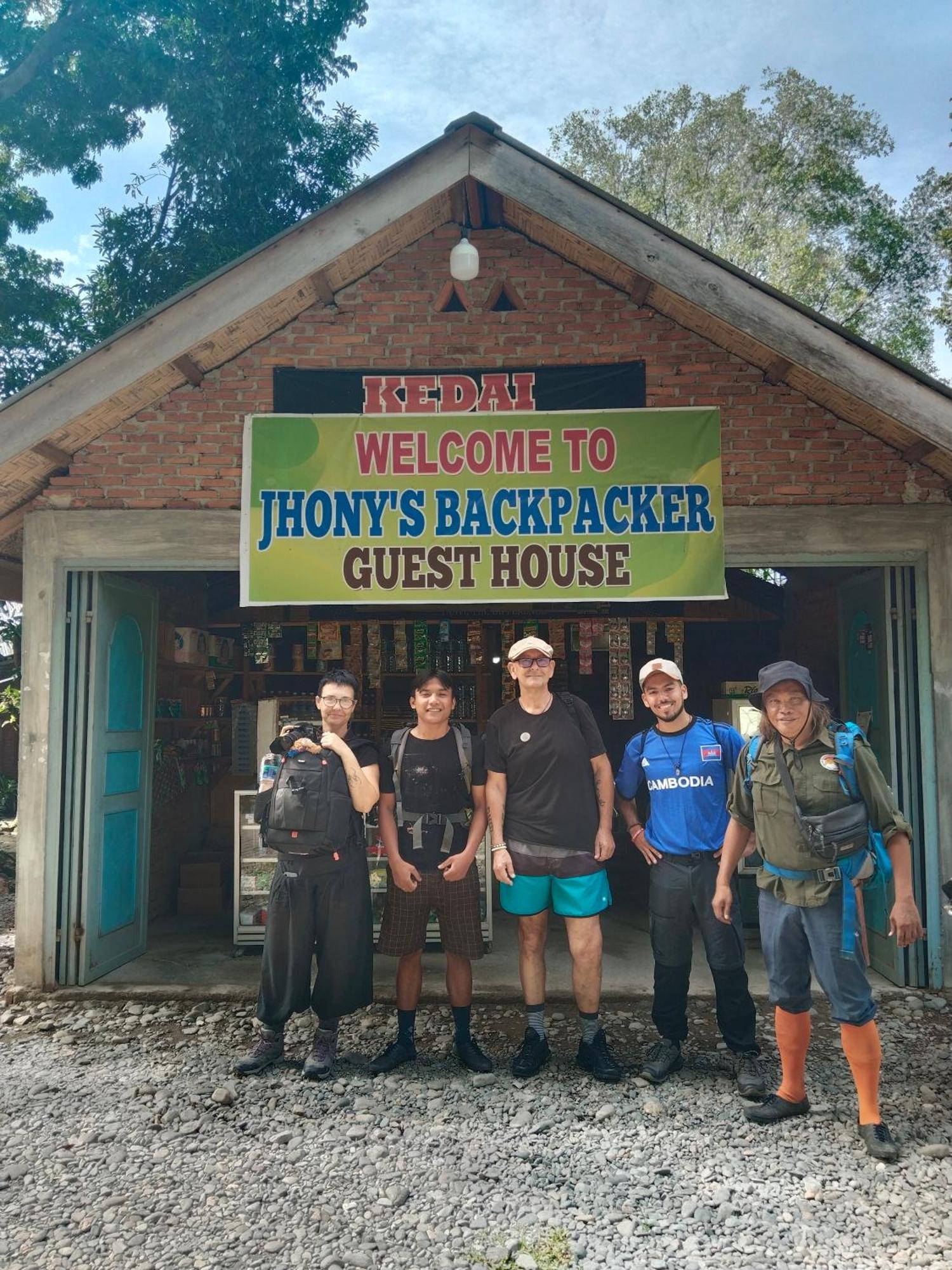 Jhony'S Backpacker-Guest House Only Stay Here Book Treking With Us Bukit Lawang Exterior photo
