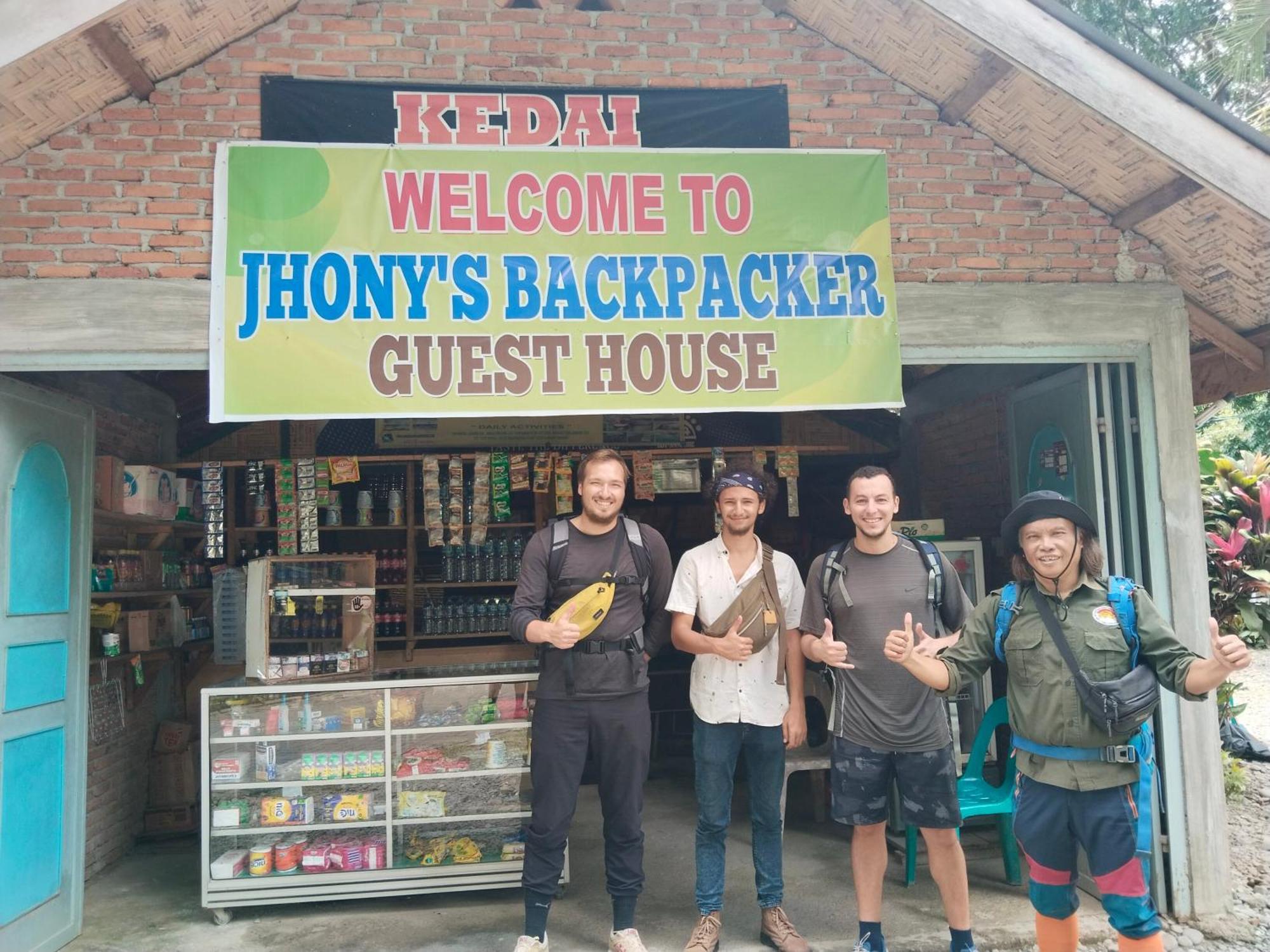 Jhony'S Backpacker-Guest House Only Stay Here Book Treking With Us Bukit Lawang Exterior photo