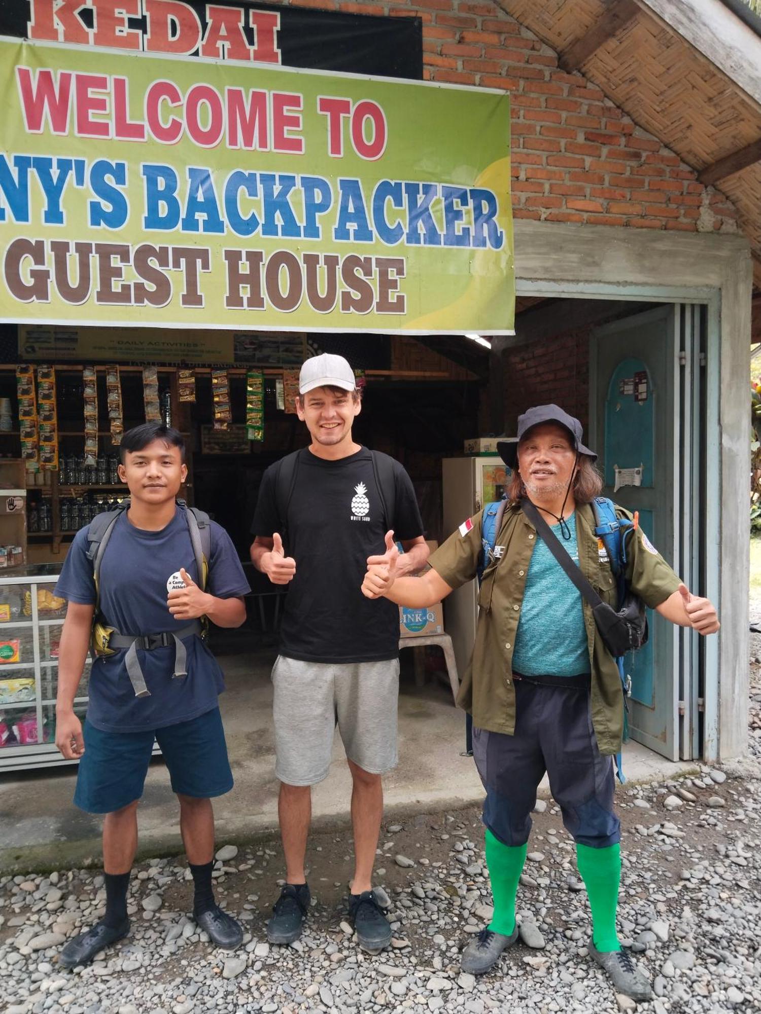 Jhony'S Backpacker-Guest House Only Stay Here Book Treking With Us Bukit Lawang Exterior photo