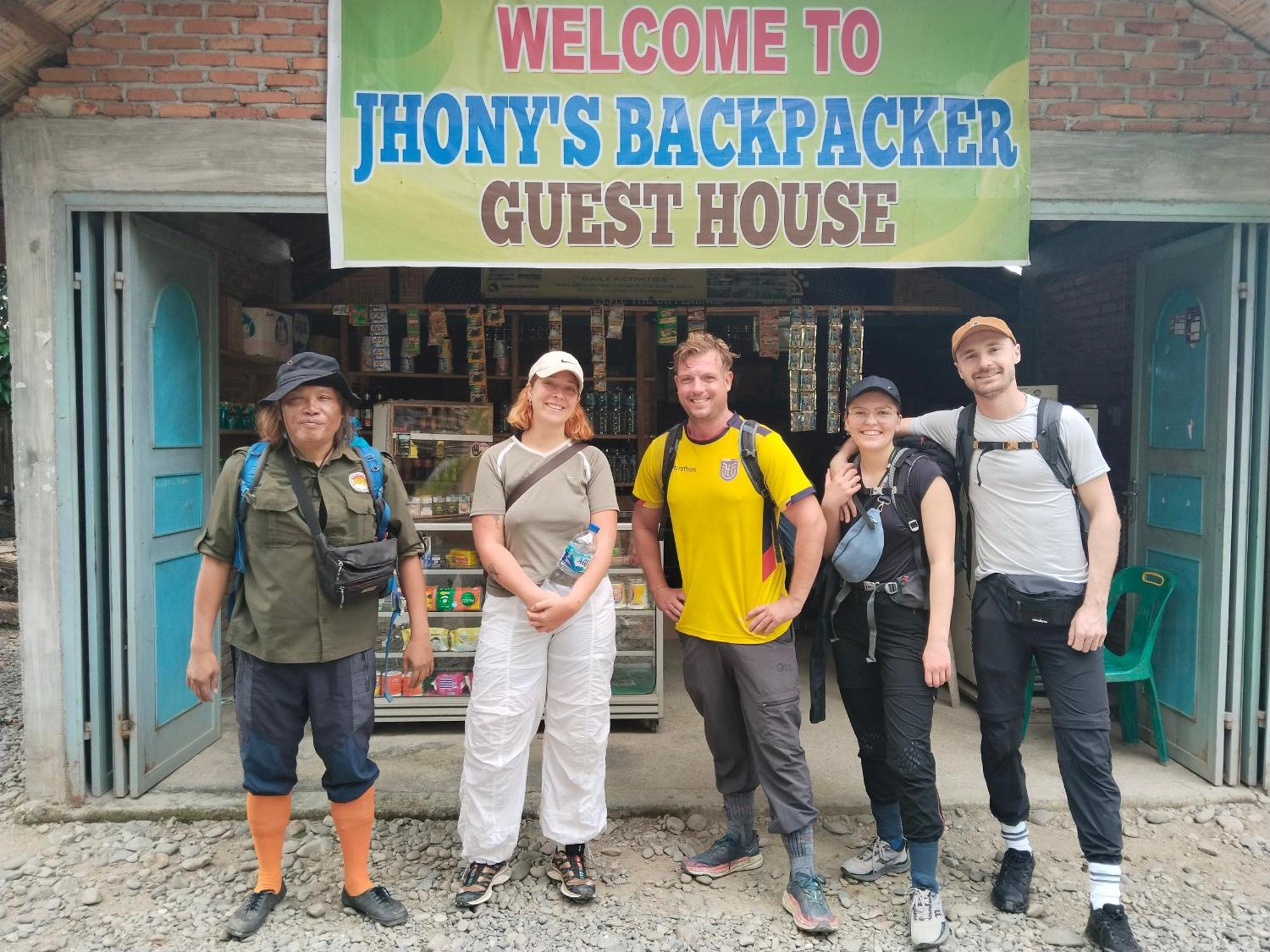 Jhony'S Backpacker-Guest House Only Stay Here Book Treking With Us Bukit Lawang Exterior photo