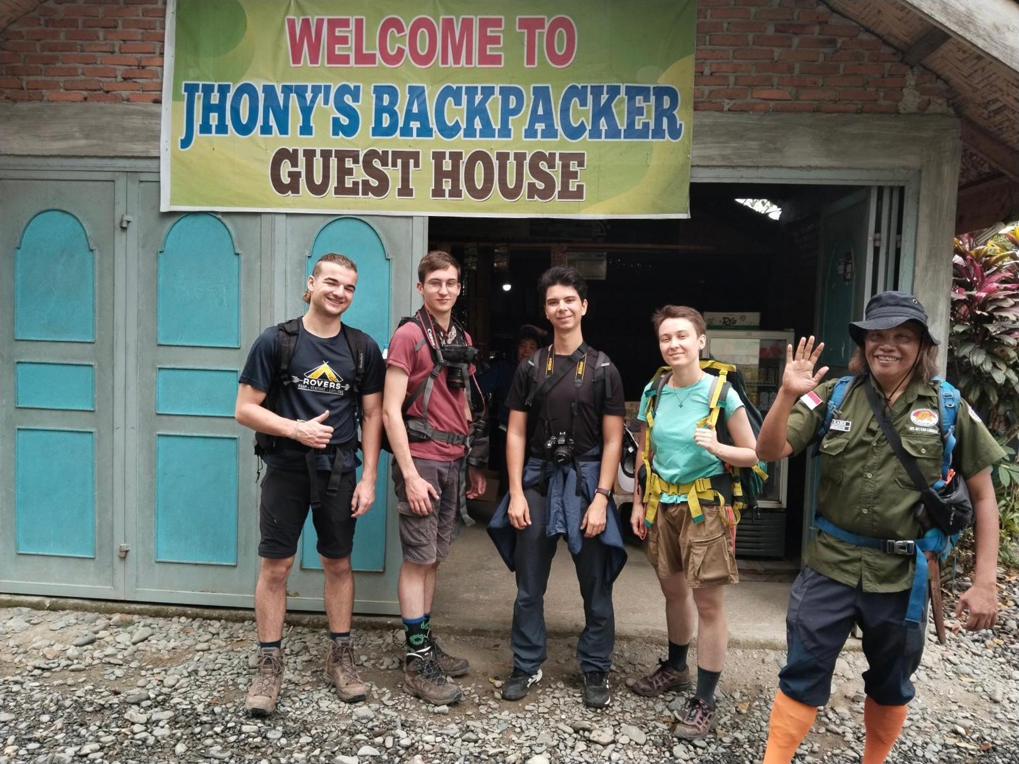Jhony'S Backpacker-Guest House Only Stay Here Book Treking With Us Bukit Lawang Exterior photo