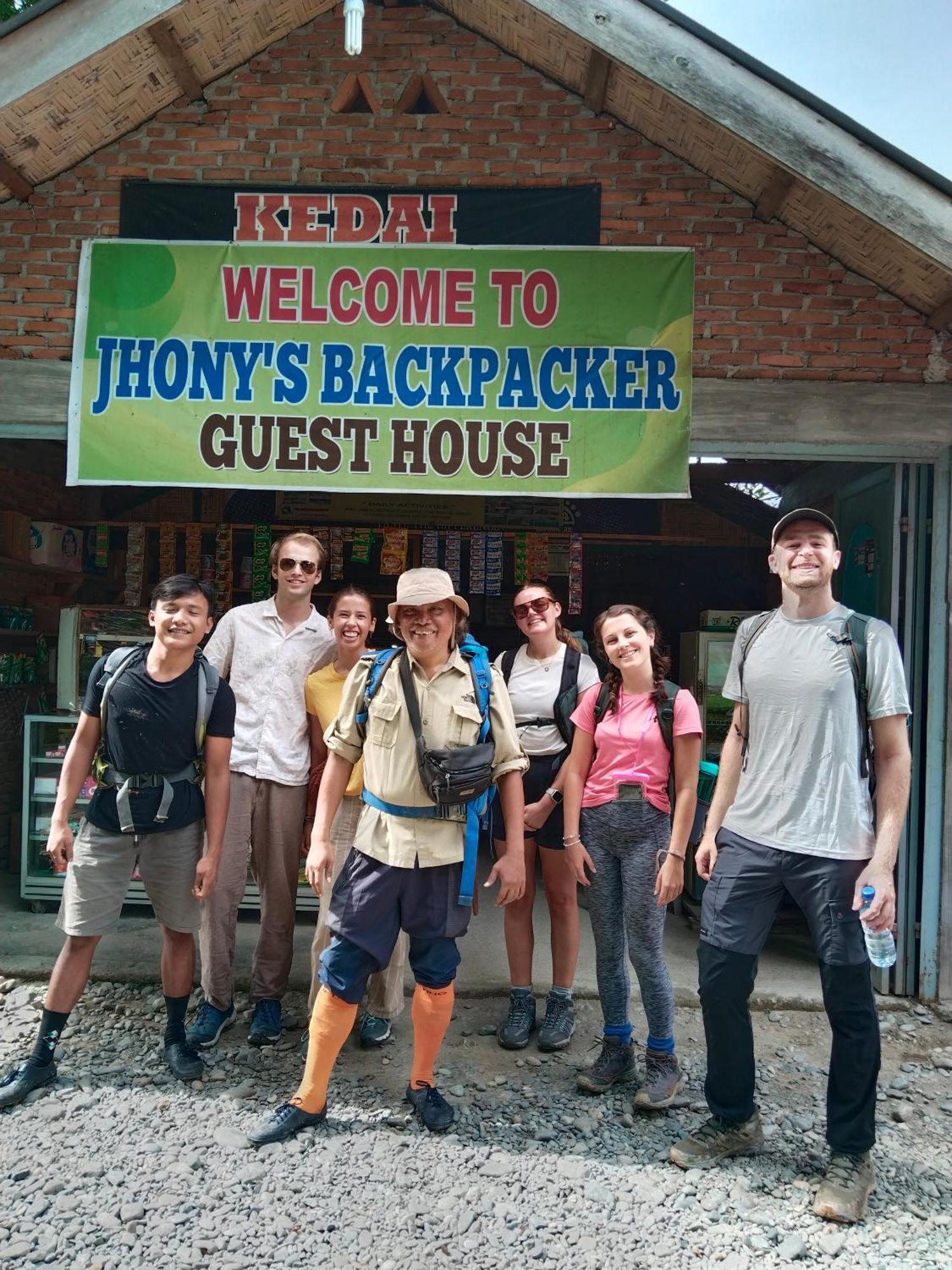 Jhony'S Backpacker-Guest House Only Stay Here Book Treking With Us Bukit Lawang Exterior photo
