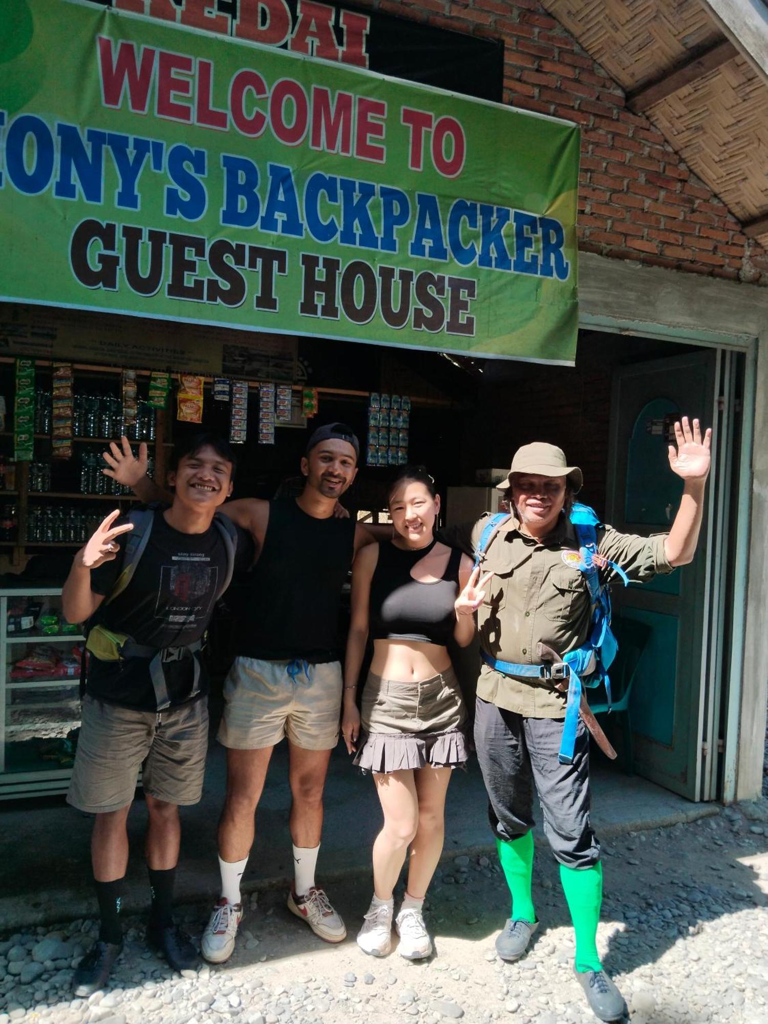 Jhony'S Backpacker-Guest House Only Stay Here Book Treking With Us Bukit Lawang Exterior photo